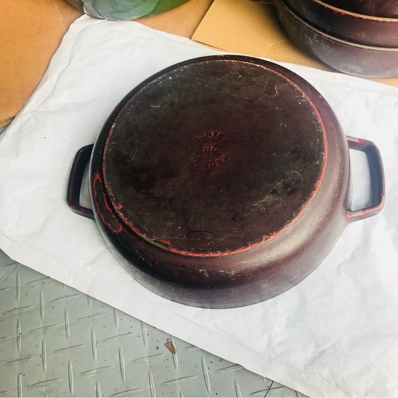 Staub skillet 13” brick red - Picture 12 of 14